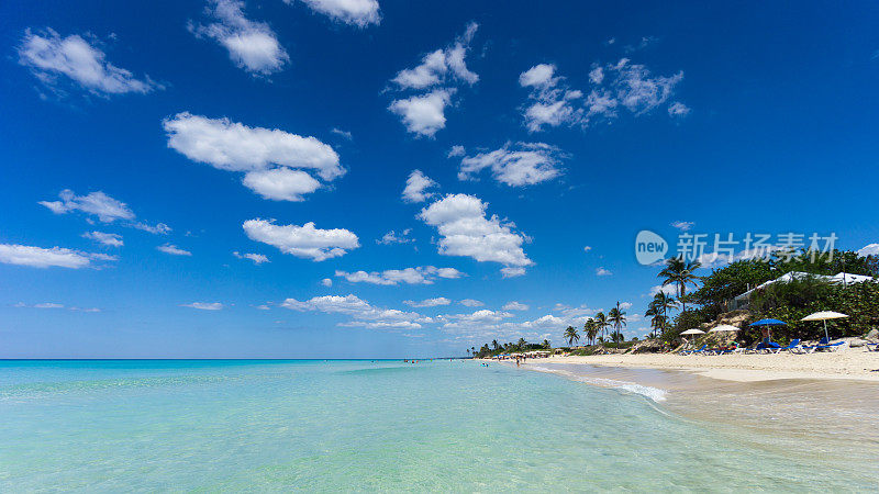 一瞥美丽的Playas del Este的一部分，东部的海滩，这是哈瓦那的一部分。